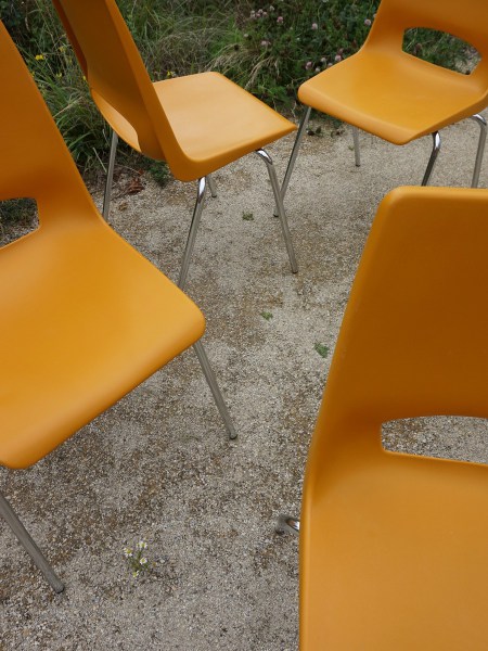 Ahrend-de-Cirkel-plastic-chair-Philippus Potter-design-stoel-buitenstoel-industrieel-dutch-design-vintage-polyprop